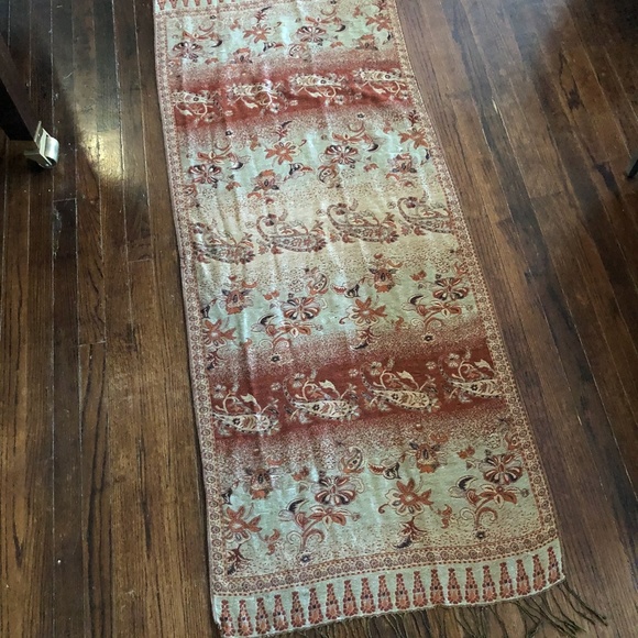 Reversible Hungarian Scarf - Picture 4 of 7